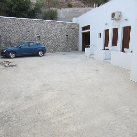 Katerina Apartments Triovasalos Luaran gambar