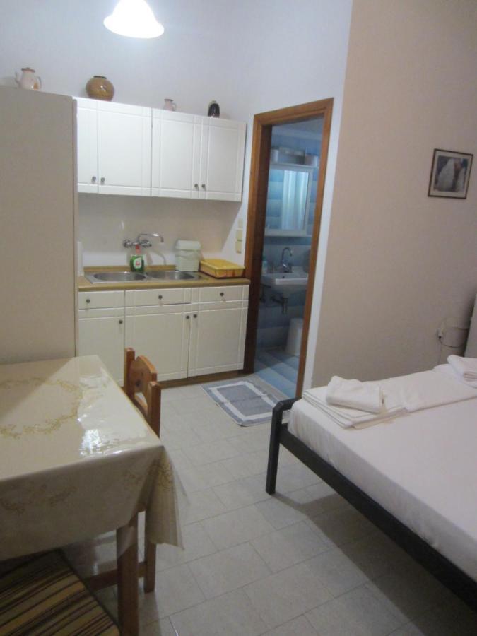 Katerina Apartments Triovasalos Luaran gambar