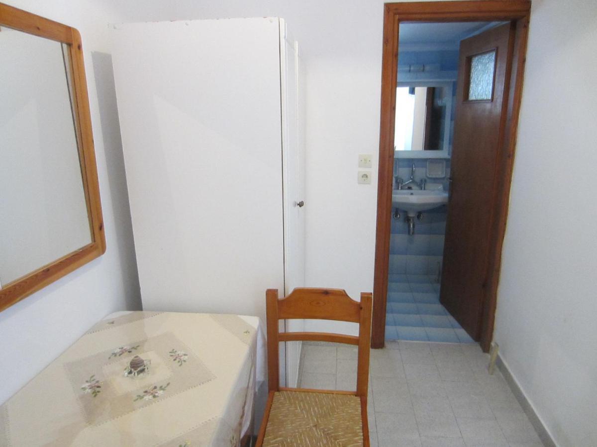 Katerina Apartments Triovasalos Luaran gambar