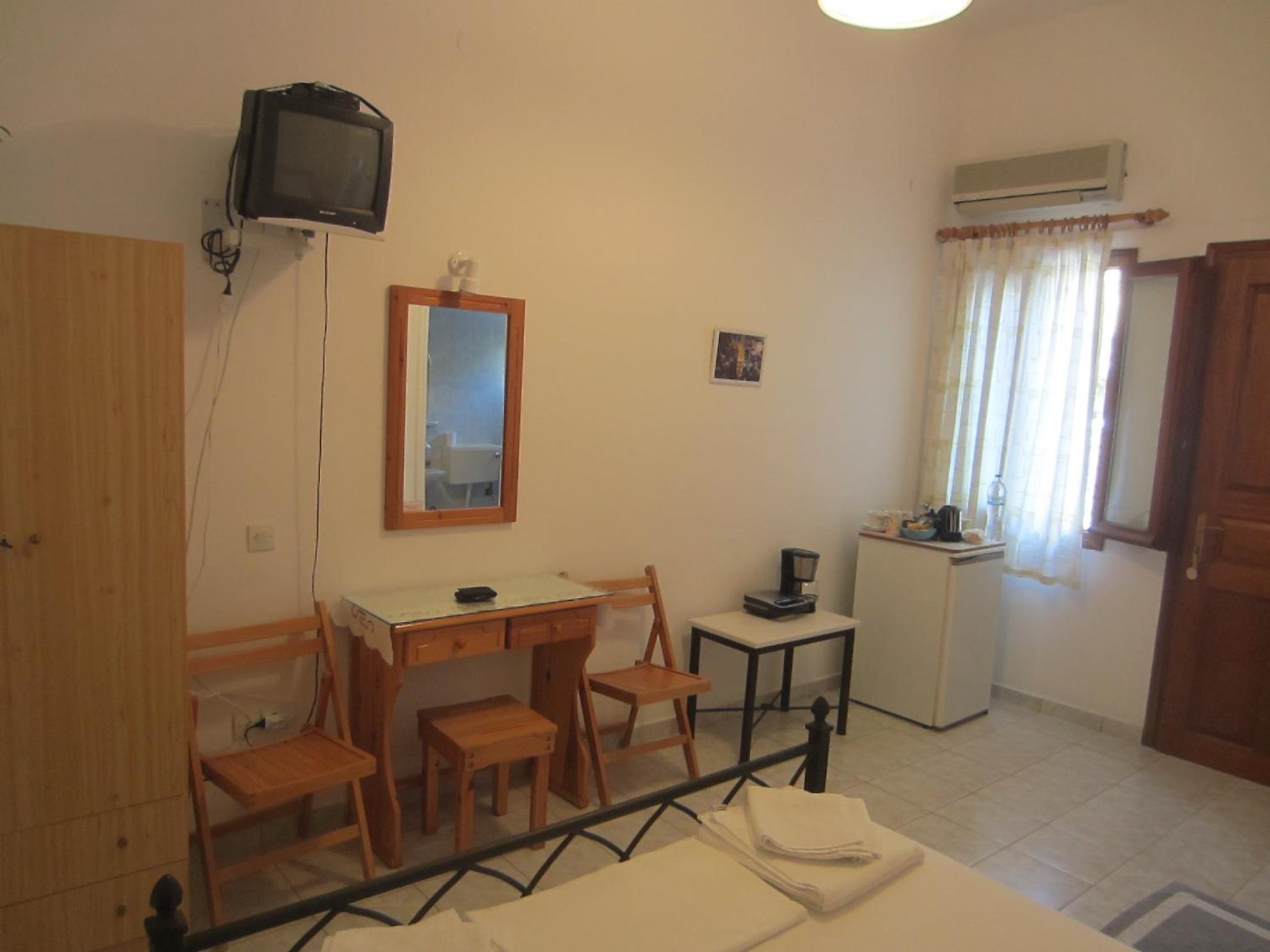 Katerina Apartments Triovasalos Luaran gambar