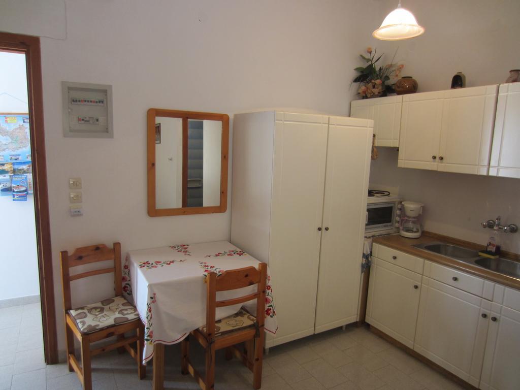 Katerina Apartments Triovasalos Luaran gambar