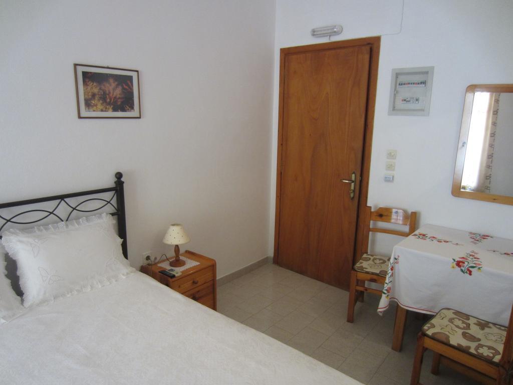 Katerina Apartments Triovasalos Luaran gambar