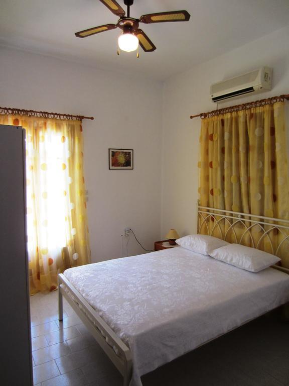 Katerina Apartments Triovasalos Luaran gambar