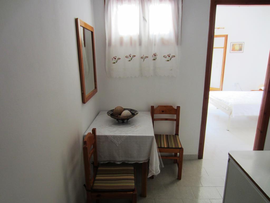 Katerina Apartments Triovasalos Luaran gambar