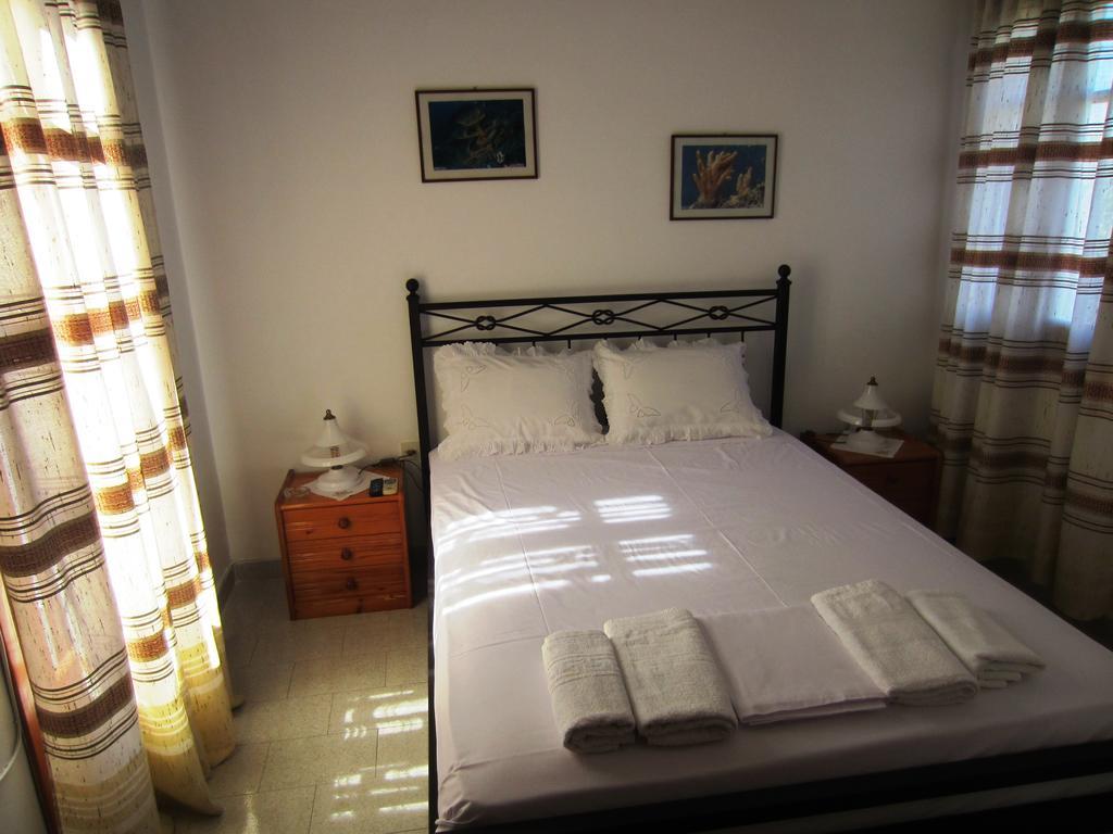 Katerina Apartments Triovasalos Luaran gambar